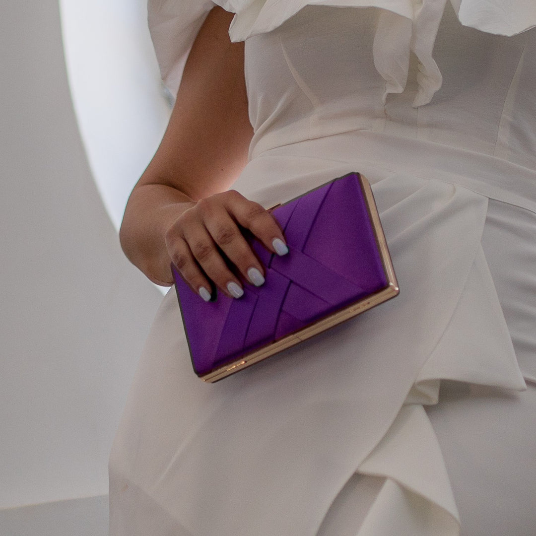 CLUTCH SATINADO LILA