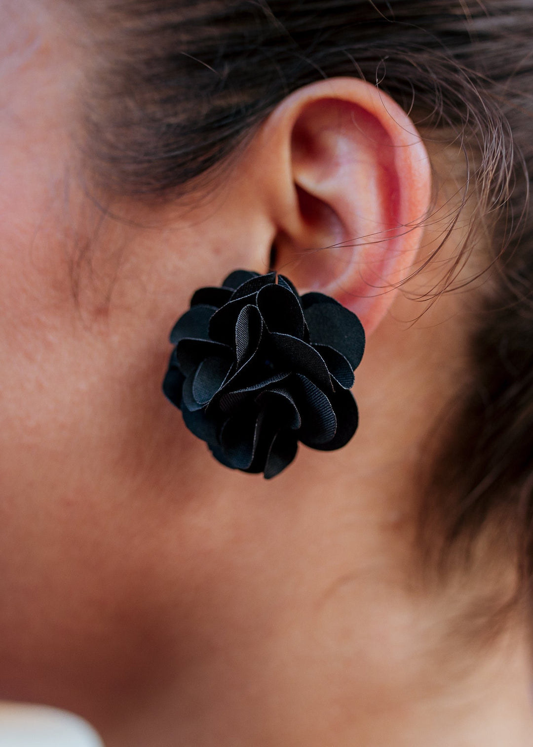PENDIENTE FLOR NEGRO