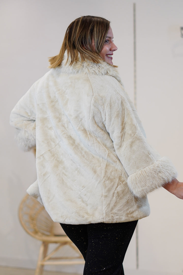 Abrigo Pelo Beige